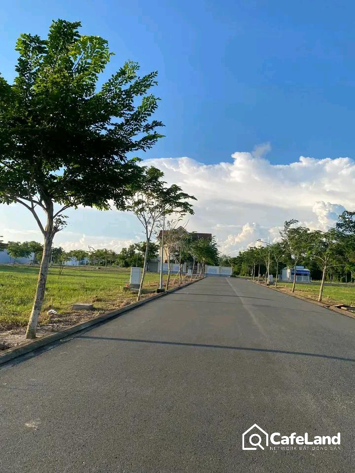 Kẹt tiền bán đất trong chợ Minh Lương giá 900triệu , sổ sẵn.