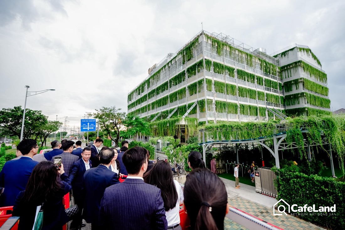 Căn hộ duy nhất mở bán tháng 12/2024 . Essensia Sky em thuý (0902944600)