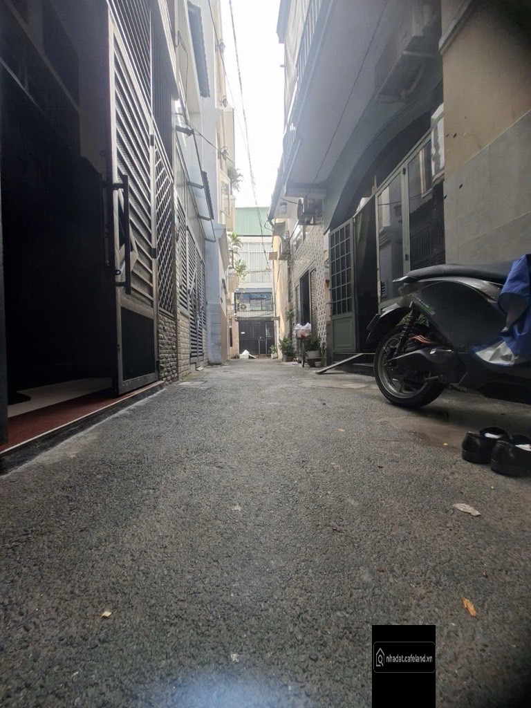 Nhà mới, 3 tầng ngang 4m, 36m2, 3pn2wc. Có lối đi chung. Khu an ninh dân trí @