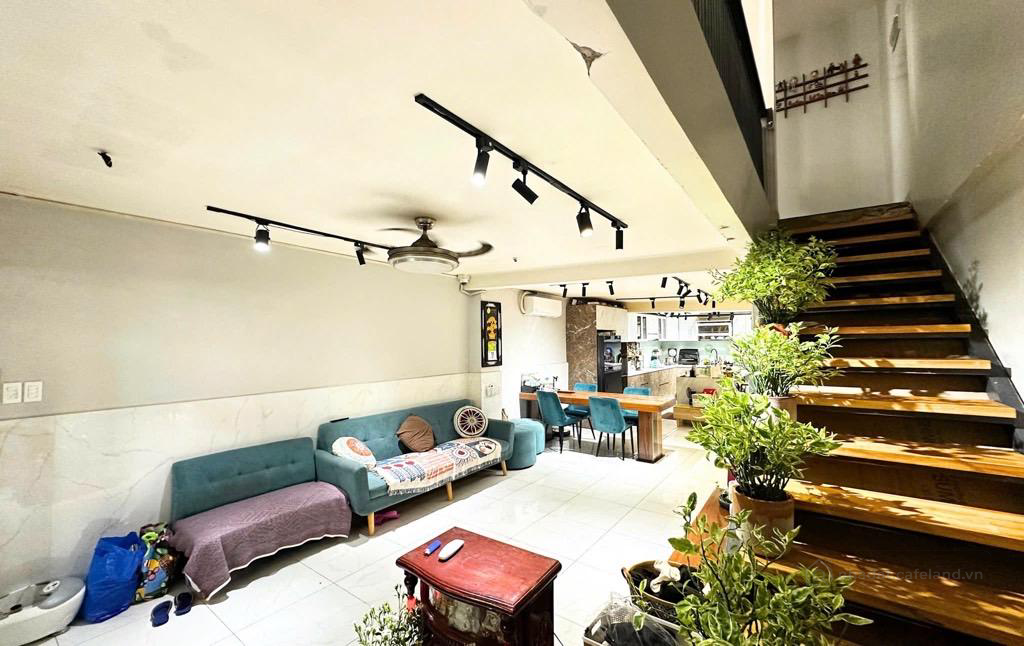 Cần bán nhà Bến Vân Đồn - 72m2 (4,84m x 15,9m). Chỉ 10,8 tỷ