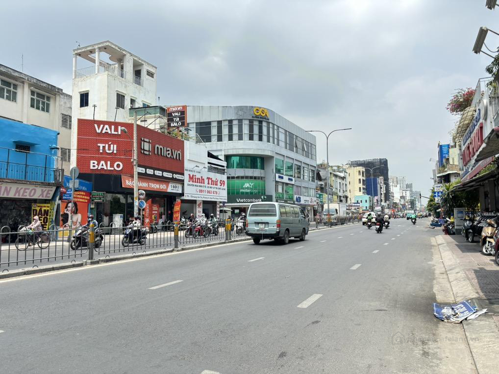 Mặt tiền Hoàng Văn Thụ (30m) - sổ 52,4m2 (3,7/5,3 x 15). Chỉ 15,8 tỷ