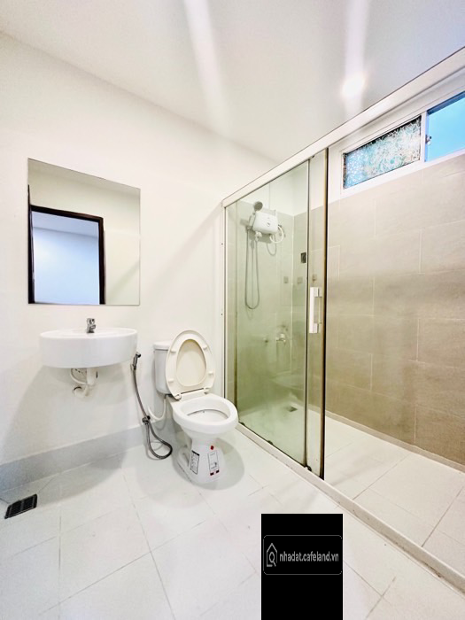 Ngang 5m, 63m2, 4 tầng, 5pn6wc. Hẻm 5m thẳng, xehoi vào nhà. Khu vực an ninh. @