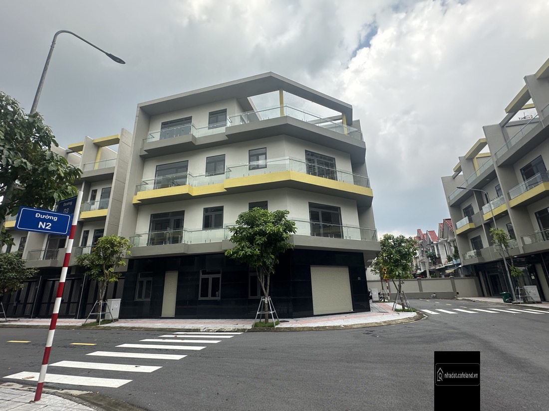 Nhà phố 3 mặt tiền đường, 4 tầng ngang 6 dài 18m giá 12tỉ986.986 có thương lượng