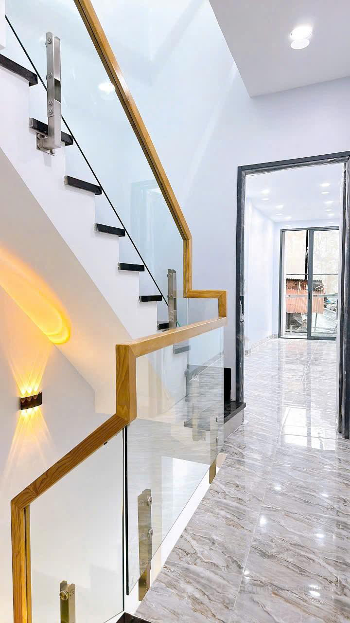 Nhà mới 3 tấm - sổ 45,6 m2 - không QH - ngay hồ bơi Vân Đồn. 4,5 tỷ