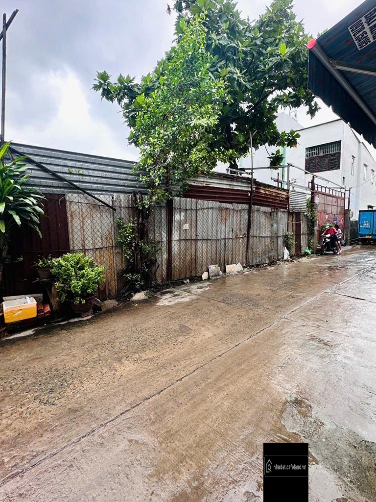 BÁN 1000M2(36×28m) ĐẤT TẶNG NHÀ 2 TẦNG - HẺM 1/ XE HƠI TRÁNH - GẦN MT KHU DÂN CƯ