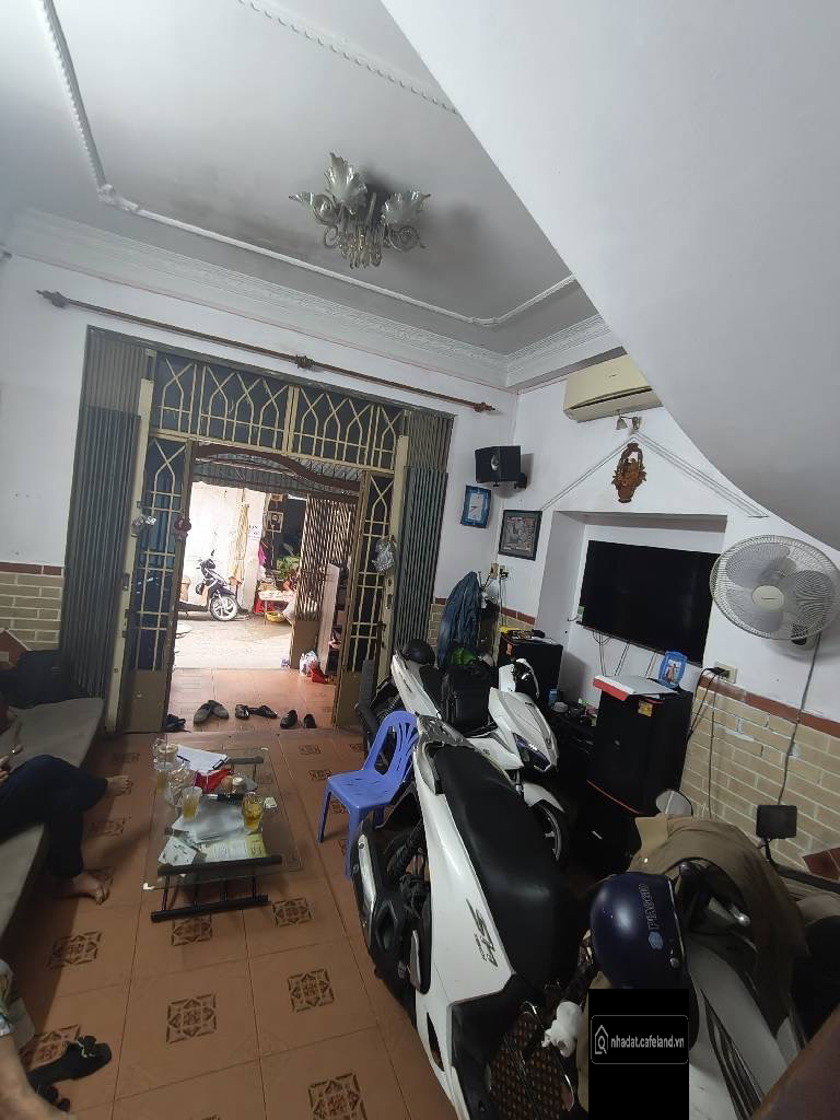 Nhà trong lồng chợ, 4m ngang 40m2 3tầng 3pn. Không qui hoạch, không ngập nước @