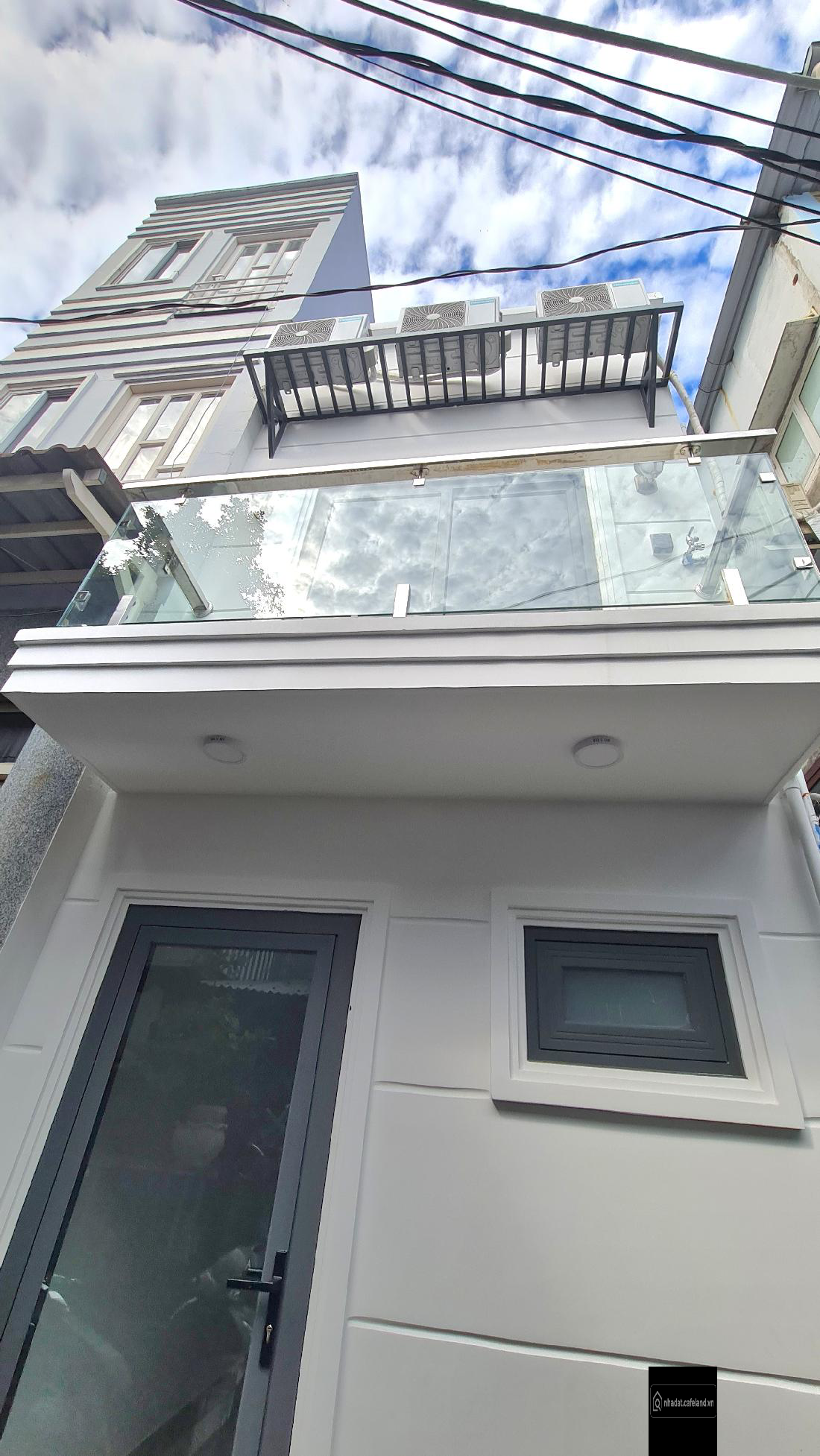 Chỉ 3,1 tỷ - Bến Vân Đồn - căn góc 3 mặt - nhà đẹp 2PN 2WC - đất dân cư