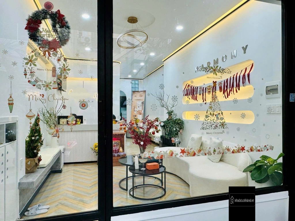 ngang 3.6m, 45m2, 2tầng 2pn. Gần mặt tiền đường. Hẻm thẳng 1 trục, xe hơi 7c