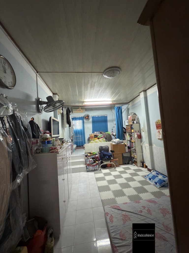 Nhà ngang hơn 3m, 42m2, cũ tiện xây mới. Hẻm trước nhà 4m. Gần mặt tiền đường @
