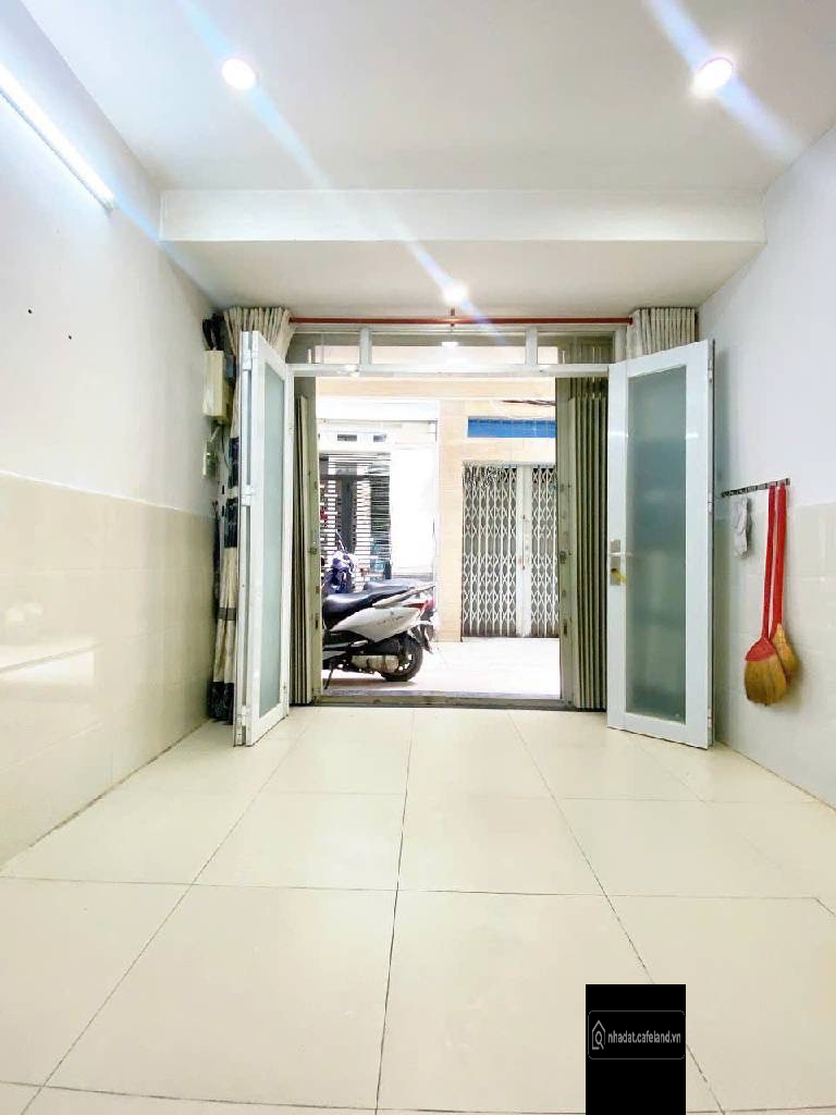 Nhà còn mới, ngang 3.1m, 30m2, 2 tầng 2pn2wc. Gần hẻm xe tải và gần sân bay. @