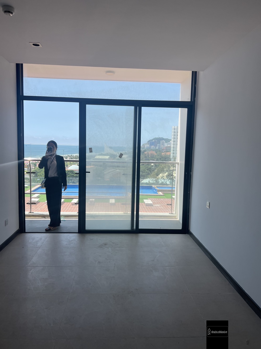 Căn hộ nghỉ dưỡng cao cấp CSJ TOWER - Sống hiện đại - Sóng xanh mát dịu. 