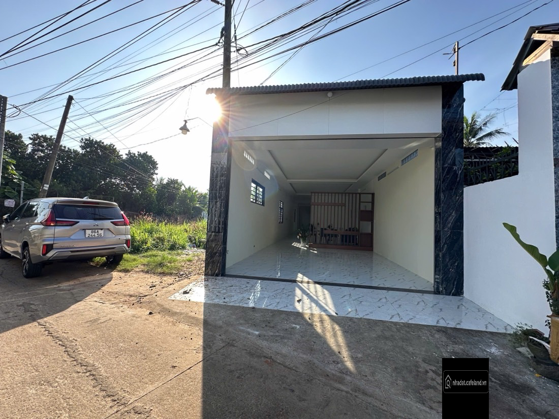 BÁN NHÀ BẢO VINH LONG KHÁNH CÁCH NHỰA NGÔ QUYỀN 200M ĐƯỜNG XE HƠI