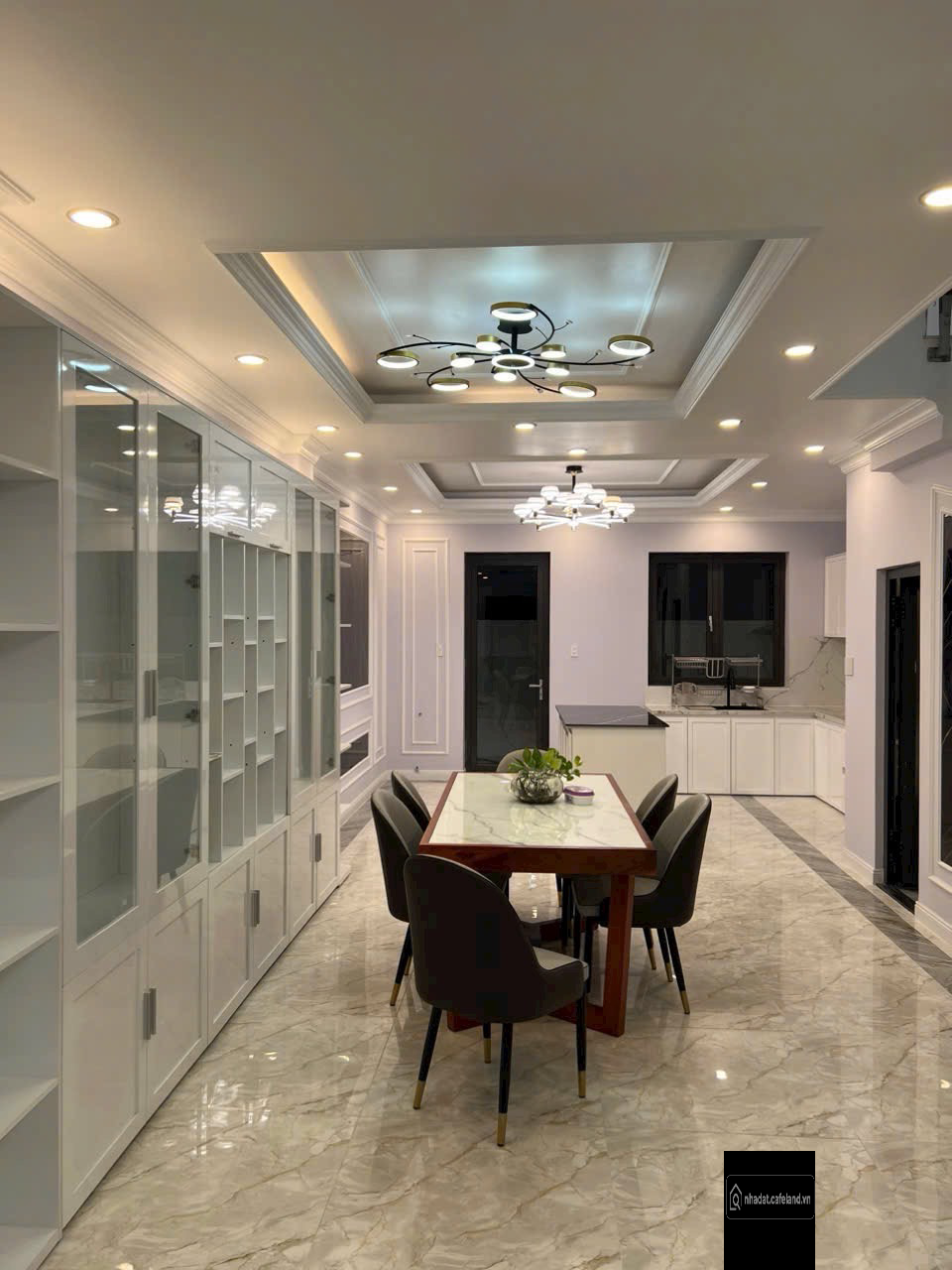 Bán nhà 2 tầng Full nội thất cao cấp, Sổ hồng công chứng ngay. Ngay KCN VSIP 2 