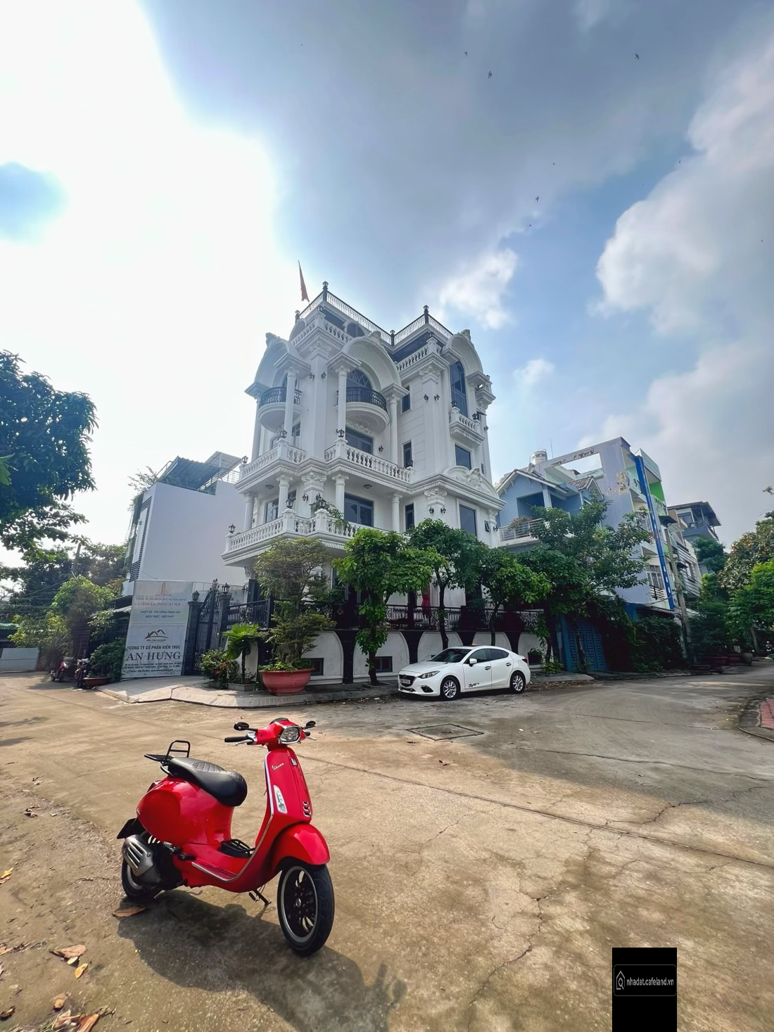 Biệt thự góc 2 mặt tiền xa hoa tại quận 7