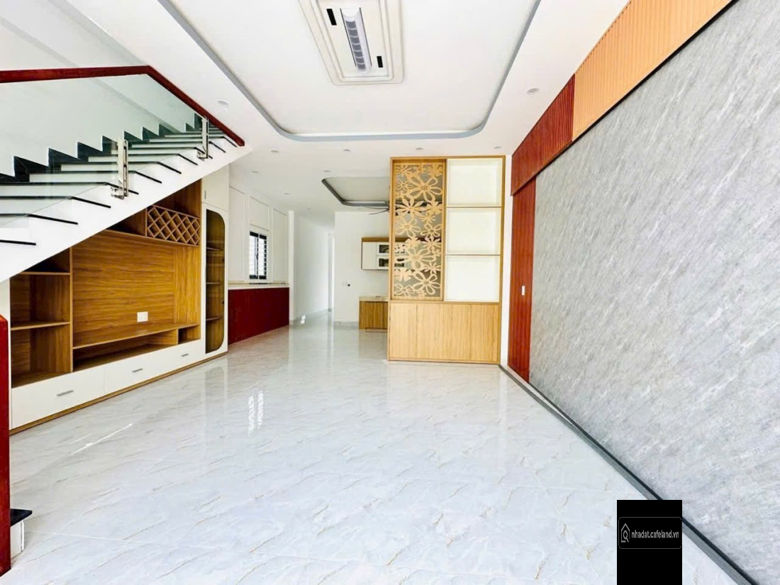 bán nhà phố có sân vườn cực đẹp, gần phòng công chứng Mỹ Hạnh