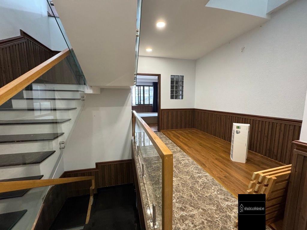 Nhà 6 tầng + thang máy - 86 m² (5 x 16) - hẻm xe tải Bến Vân Đồn sát Q1. 19,5 tỷ