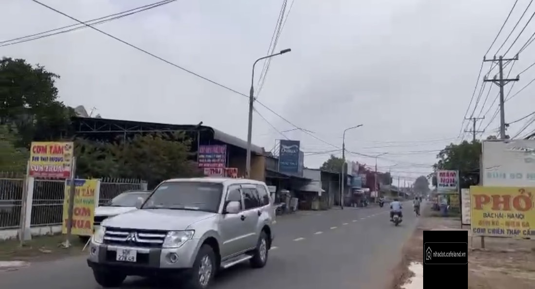 BÁN 1200m2 ( CÓ 100m2 THỔ CƯ ). MẶT TIỀN    ĐƯỜNG PHÙNG HƯNG - GẦN CỔNG KCN  
  