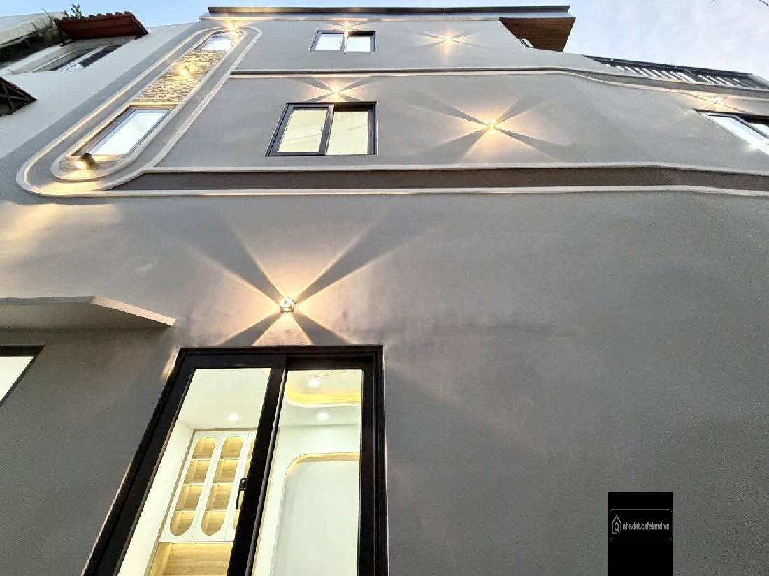 Ngang 9,13m - nhà đẹp 3 tầng BTCT HC đủ - gần ra mặt tiền Hòa Hưng. 6,7 tỷ