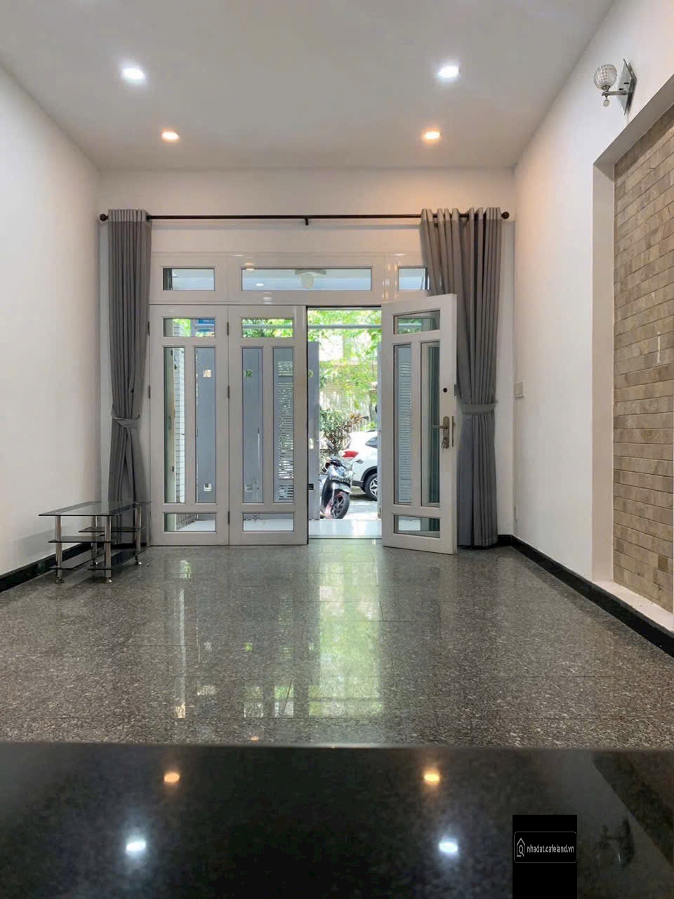 Cho thuê nhà nguyên căn 2 lầu sân thượng giá 25tr 