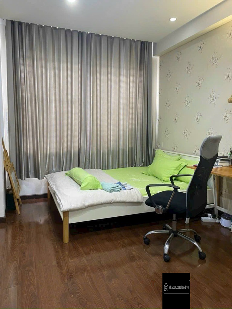 ngang hơn 4m, 58m2, 3tầng s.thượng, giếngtrời, 4pn5wc. Hẻm xe hơi. Nở hậu. Hc đủ