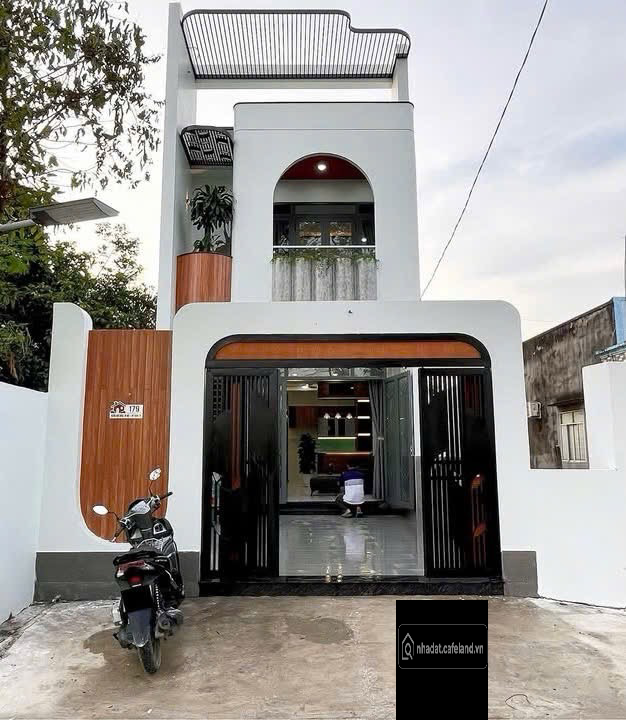 bán nhà giáp hóc môn, đường nhựa buôn bán mở spa được, gần ngã 3 Mỹ Hạnh