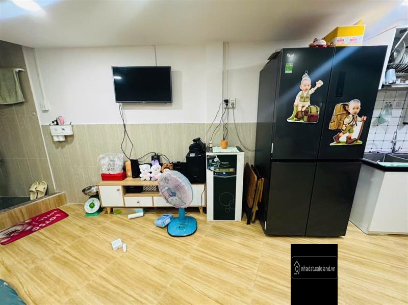 ngang 11m, 116m2, 2 tầng, gần mặt tiền đường, gần hẻm xe tải. Pháp lý chuẩn.