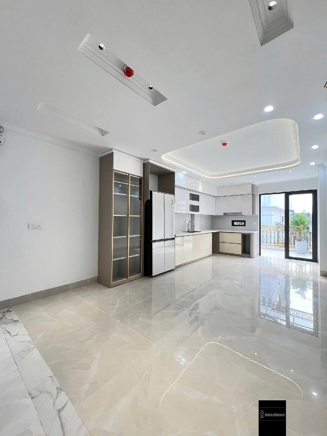 NHÀ MỚI - 7 TẦNG THANG MÁY, PHÂN LÔ, Ô TÔ 7 CHỖ ĐỖ TRONG NHÀ TẠI TRẦN QUỐC HOÀN