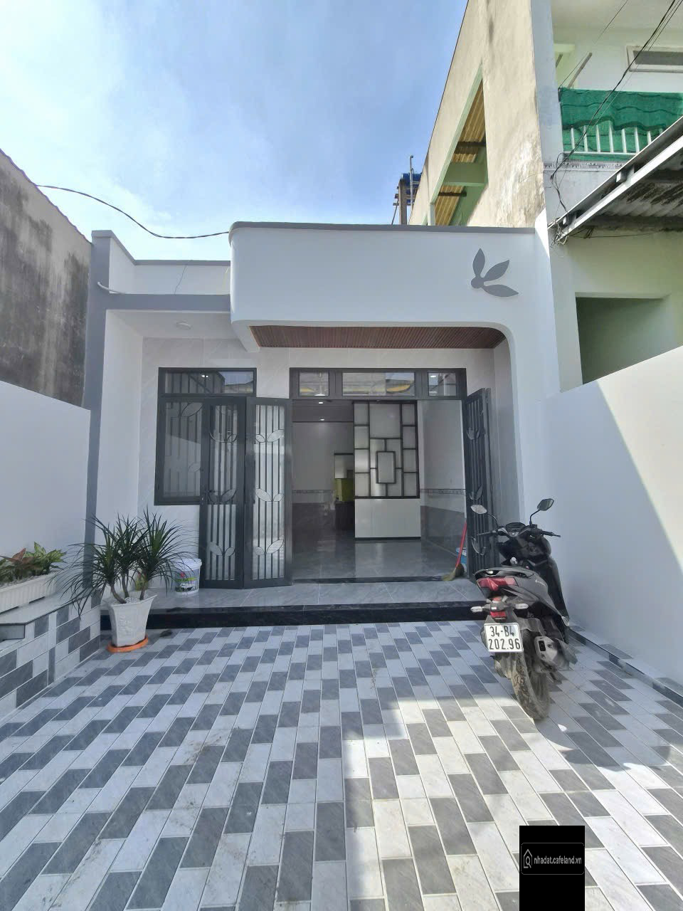 bán nhà gần ngã 3 Mỹ Hạnh, cách đường TL824 vào 200m nhà đẹp vị trí đẹp 