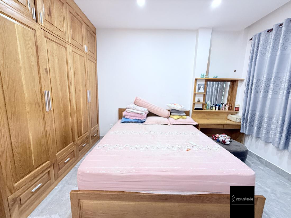 SIÊU RẺ> CHỦ GẤP BÁN GIẢM SÂU NHÀ 4L CMT8, Q3