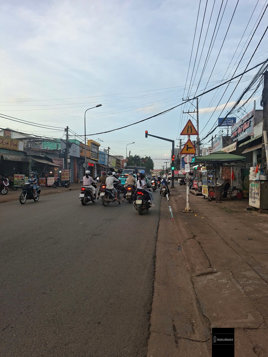 Gấp bán 140m2 đất ở đô thị,gần uỷ ban phường Bảo Vinh,cách đường DT772 chỉ 50m