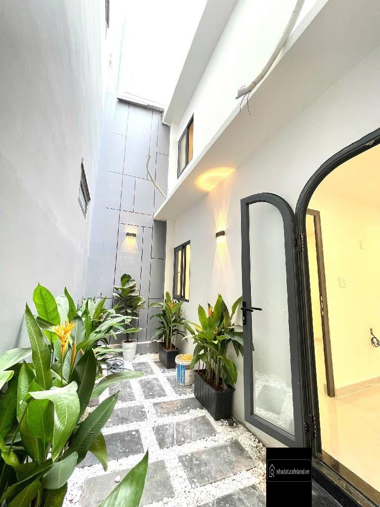 Chỉ 8,3 tỷ - đường Khánh Hội hiếm bán - sổ 67,4m² (6,24 x 12) - nhà đẹp 4 PN