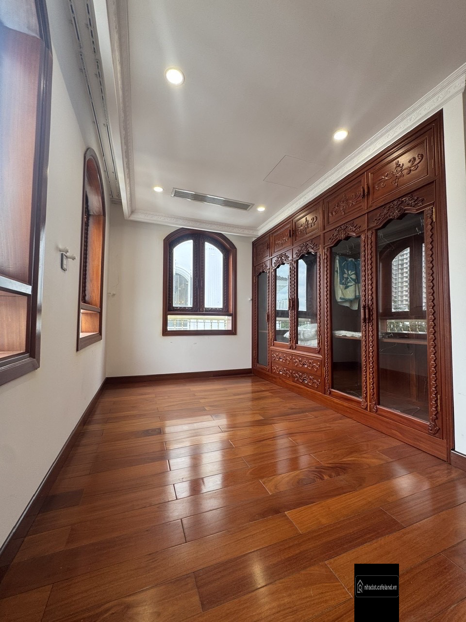 BIỆT THỰ HOÀNG GIA KHU CITYLAND NGUYỄN THỊ THẬP - 5 TẦNG - 15.6x25M(391M2)