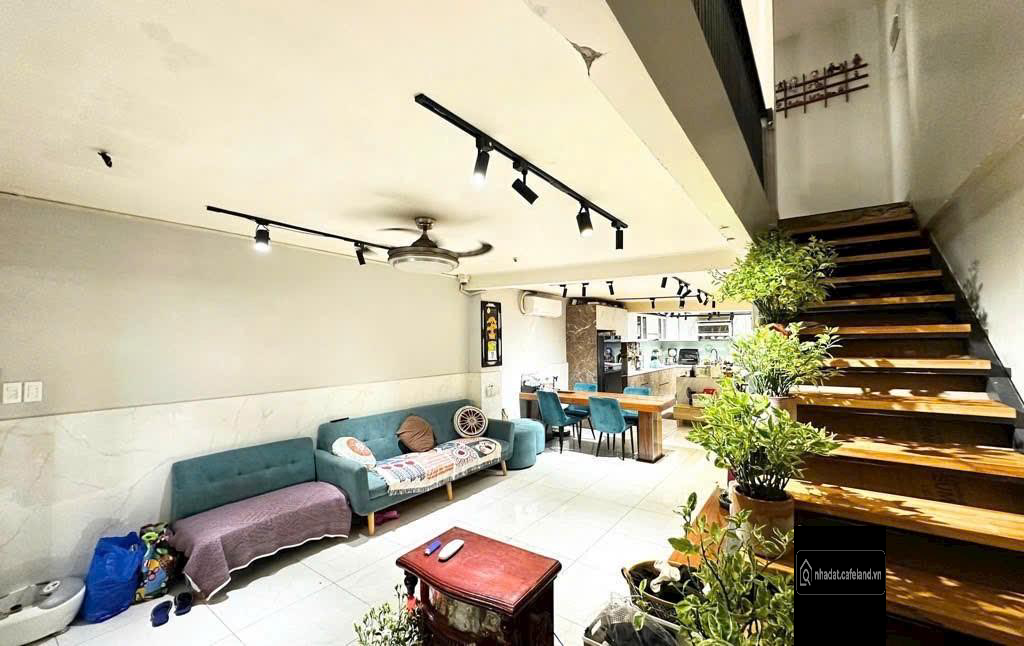 Cần bán nhà Bến Vân Đồn - 72m2 (4,84m x 15,9m). Chỉ 10,2 tỷ