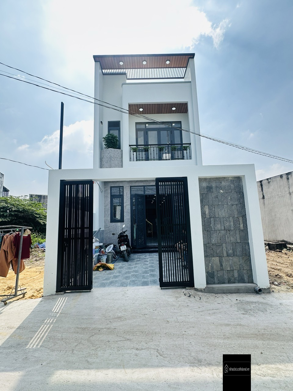 bán nhà gần ngã 3 Mỹ Hạnh, nhà mới xây 1T, 1 Lầu có 4 PN nhà thật giá thật