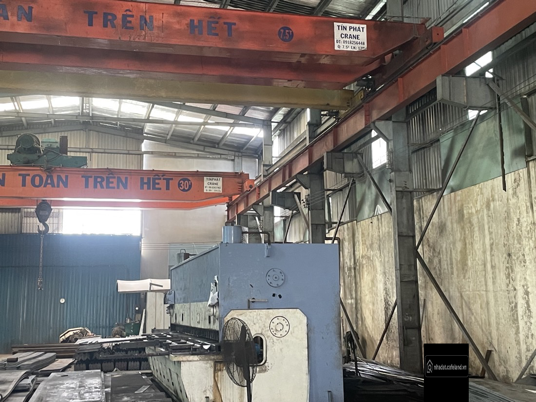 Bán xưởng 750m2 có 620m2 thổ cư 2 mặt tiền đường Xa lộ Hà Nội 
