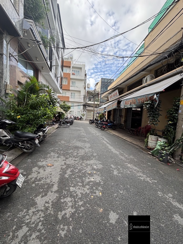 ngang hơn 5m, 56m2, 3 tầng btct, 4pn3wc, hẻm xe tải đậu thoải mái. Hc đủ.