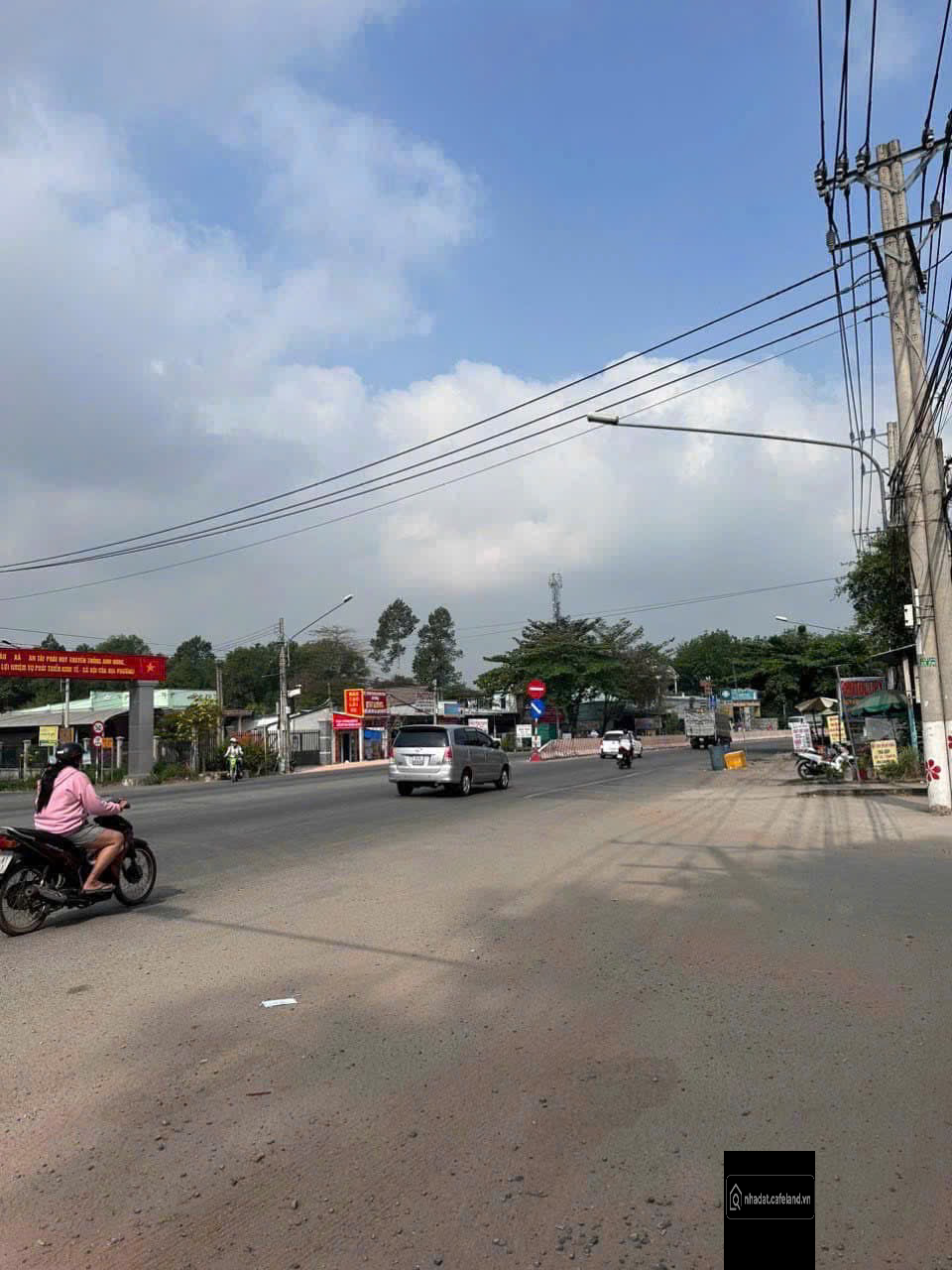 Nhà cần bán nền đất thổ cư mặt tiền kinh doanh ngay KCN giá rẻ