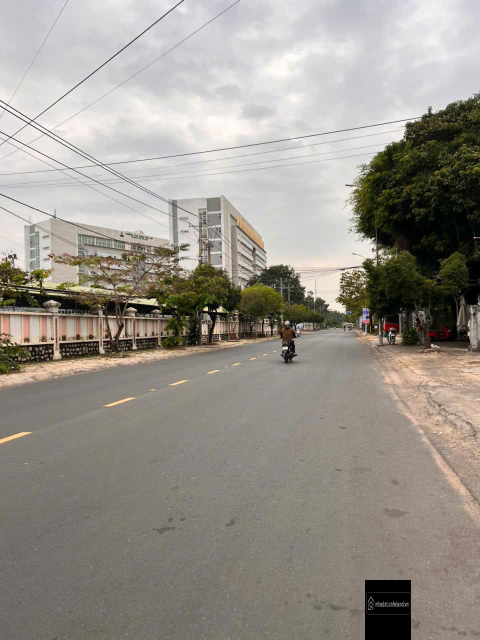 GẦN 500M ĐẤT GẦN TRƯỜNG DHYD PHÙ HỢP XD NHÀ TRỌ SINH VIÊN 