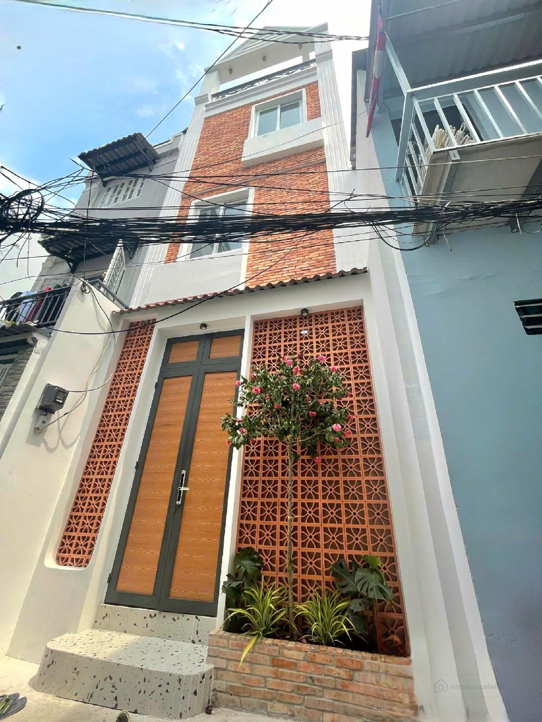 Nhà đẹp 4 tầng 5PN - 39,3m2 (3.8 x 12) - Khánh Hội. Chỉ 6,7 tỷ