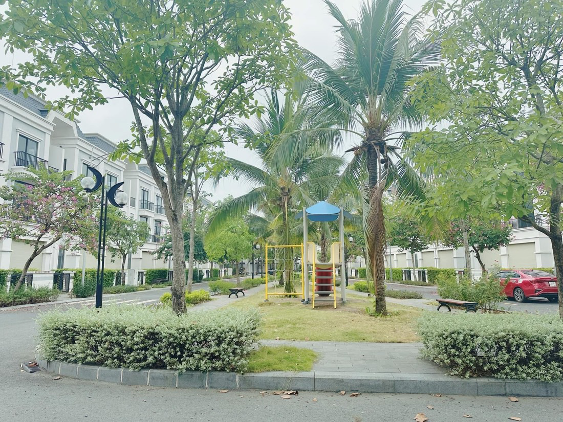 bán ngộp căn nhà phố view sông 1 trệt, 2 lầu giá 2,1tỷ ở Solar City