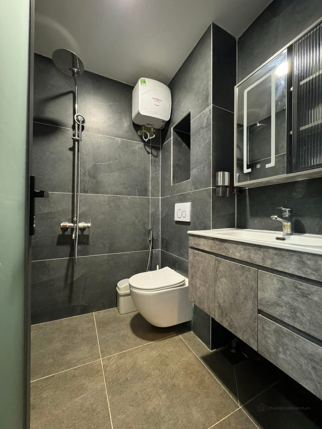 Chủ nhà ngộp bán, Gấp nhà Phùng Văn Cung, 4,2 tỷ, 55m2, 3PN, 2WC, pháp lý đầy đủ