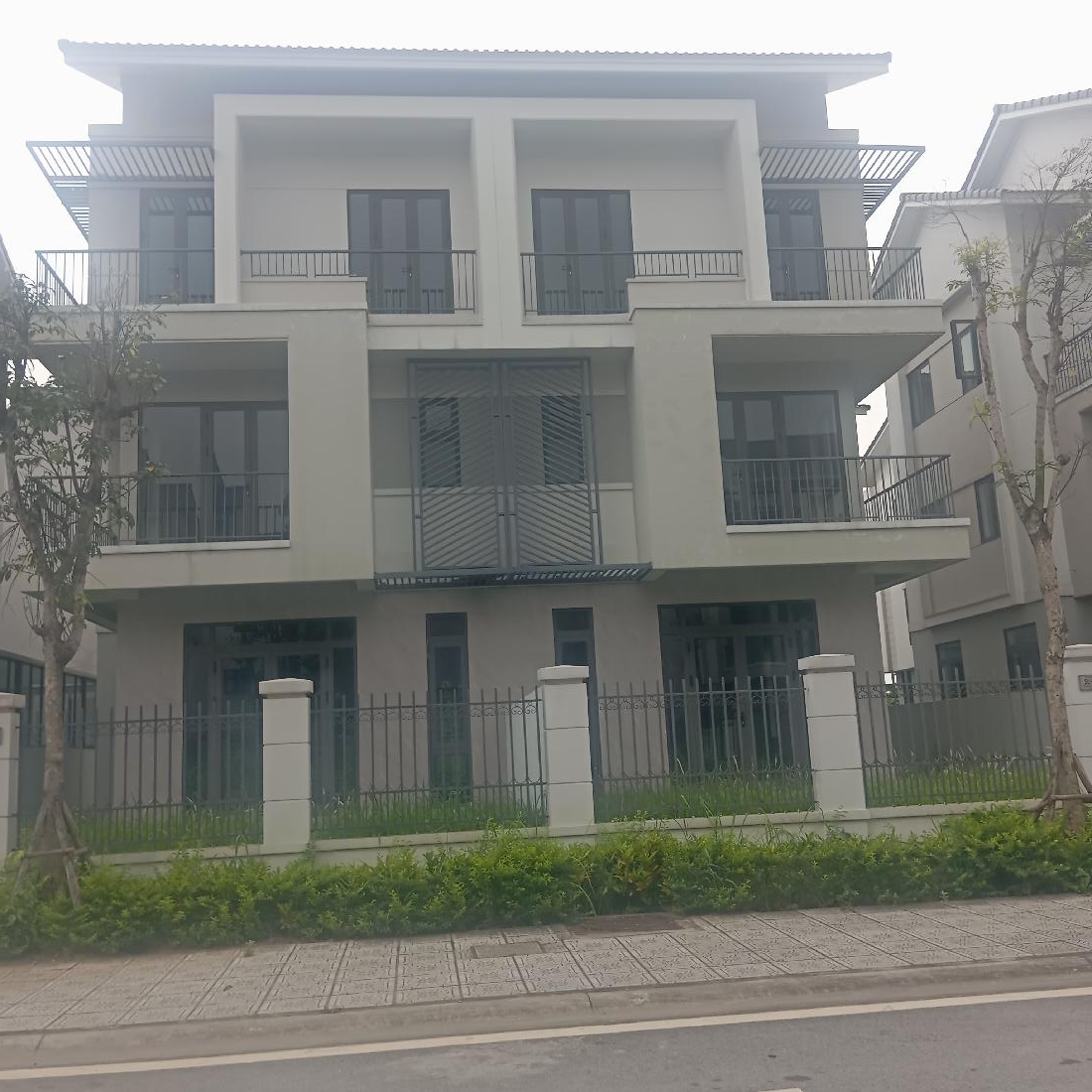 Biệt thự 180m chỉ 11,2 tỷ 