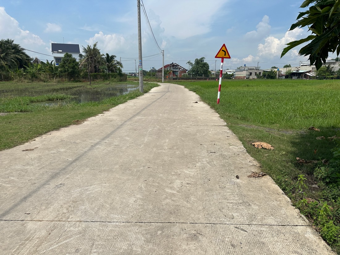 đất thổ cư cách nhựa TL9 vào 150m giá 850 tr/lô. SHR đường bê tông
