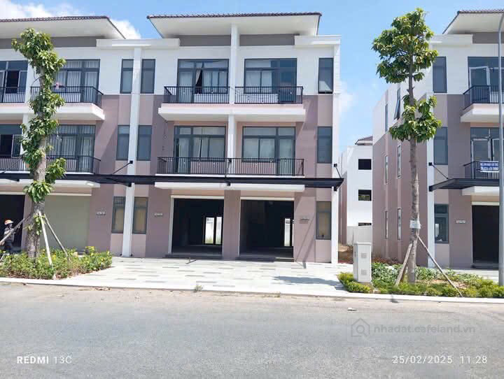 VILLA 6x15 xây trệt 2 lầu KDC cao cấp, nhà đẹp, vị trí đắc địa ,giao nhà ngay