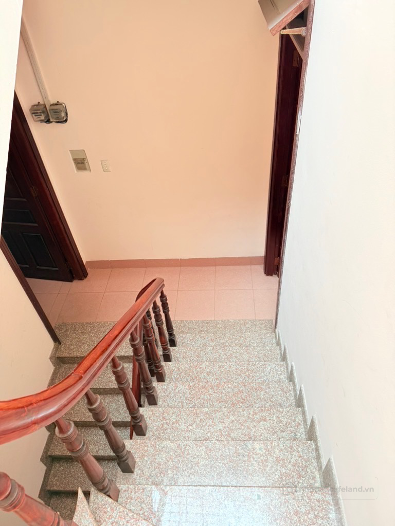 Nhà hẻm xe hơi, 74m2, ngang hơn 4m, 5pn6wc, khu vực an ninh. Gần các tiện ích.