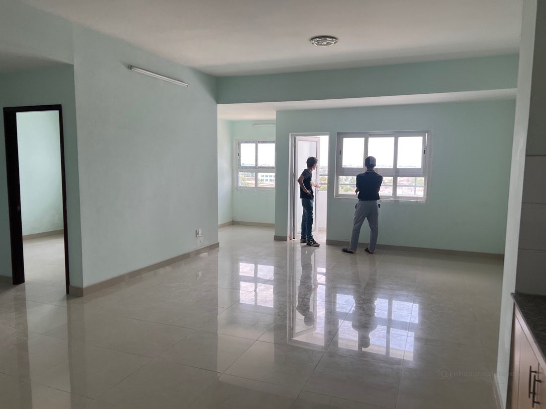 Cần cho thuê căn hộ 2 PN, 2 WC liền kề Võ Văn Kiệt