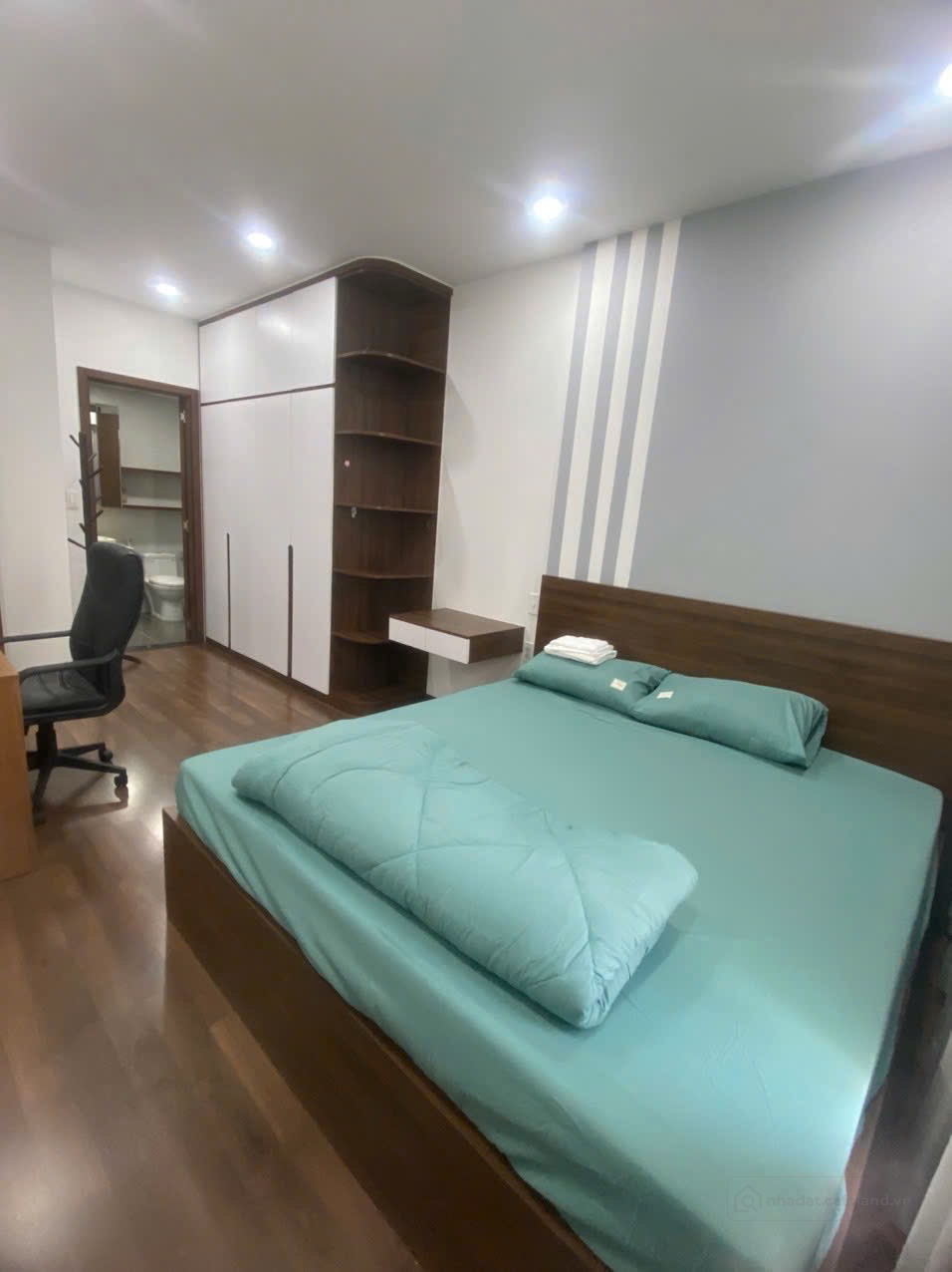 Bán căn hộ Full Nội Thất - Pháp lý sổ hồng- 70 m2 liền kề ĐH RMIT và ĐH TĐT 
