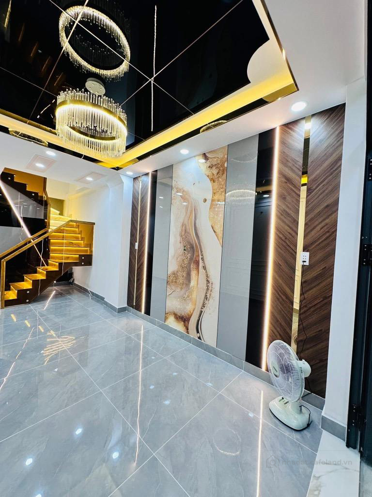 Nhà đẹp 2 tầng 3PN - 45,6 m2 (3,05 x 15) - Tôn Đản. 4,9 tỷ