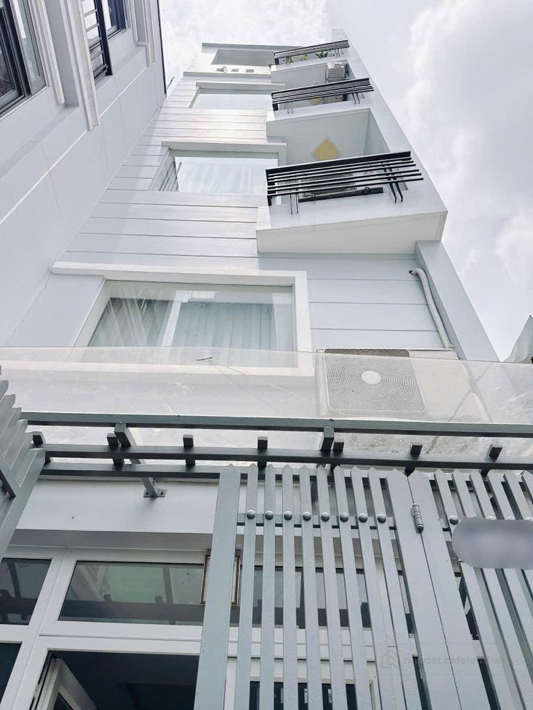 Nhà 5 tầng 3 PN lớn - 28,6m2 (3,5 x 8,2) - gần mt Tôn Đản. 5,1 tỷ