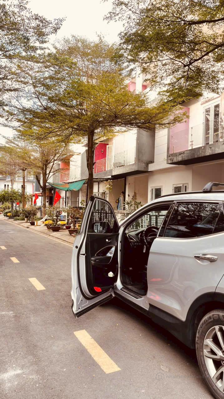 nhà phố valencia riversidenhà phố valencia riverside , quận 9 .tphcm